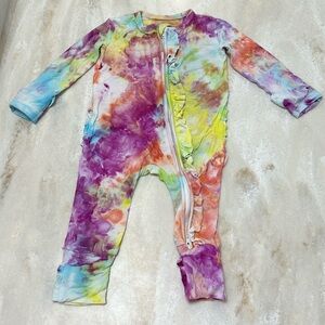 Gigi and Max ruffle zip one piece tie dye footie, size 9months